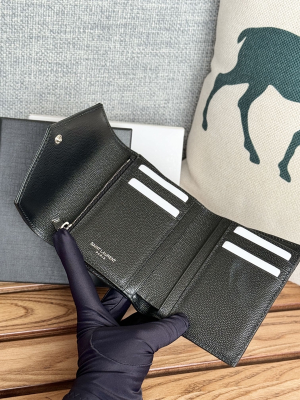 イヴサンローラン財布素材ディテール